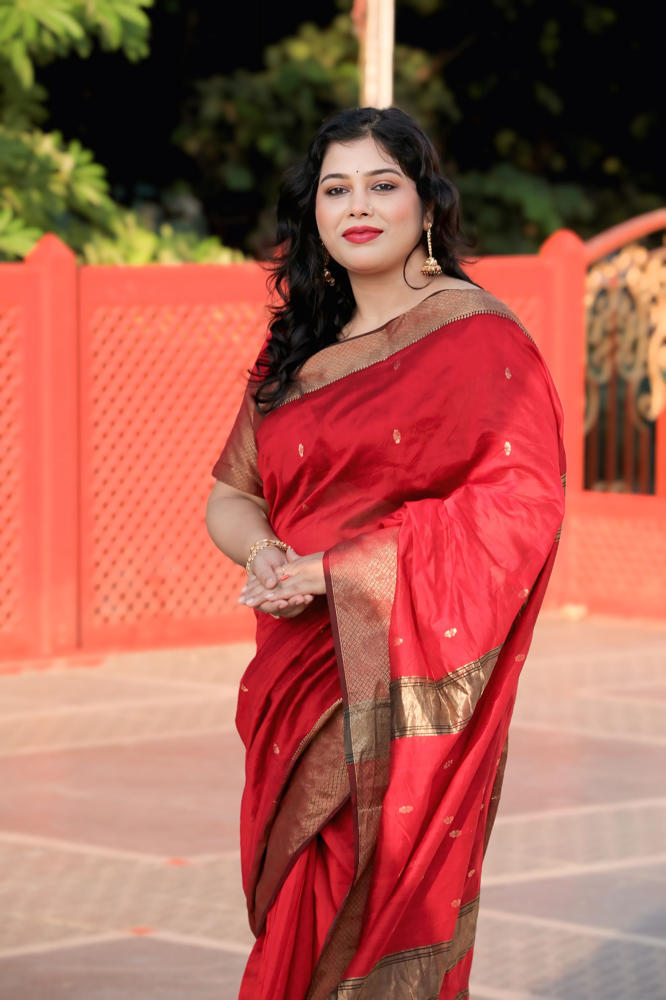 Red Handloom Maheshwari Silk Saree with Golden Zari Border