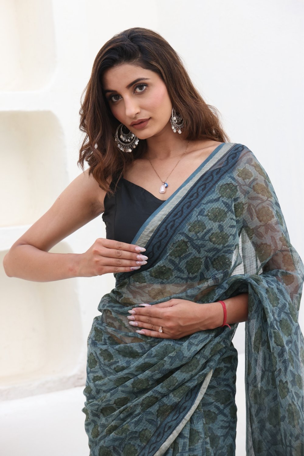 Vibrant Emerald Green Kota Doria Saree – Light, Airy & Effortlessly Elegant