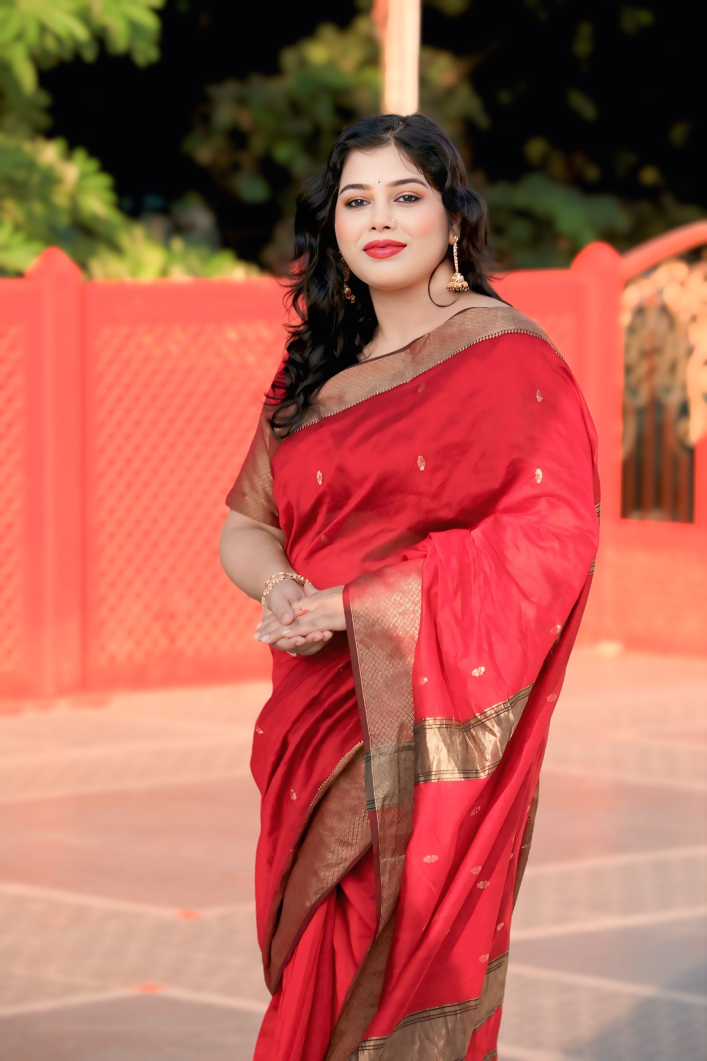 Red Handloom Maheshwari Silk Saree with Golden Zari Border