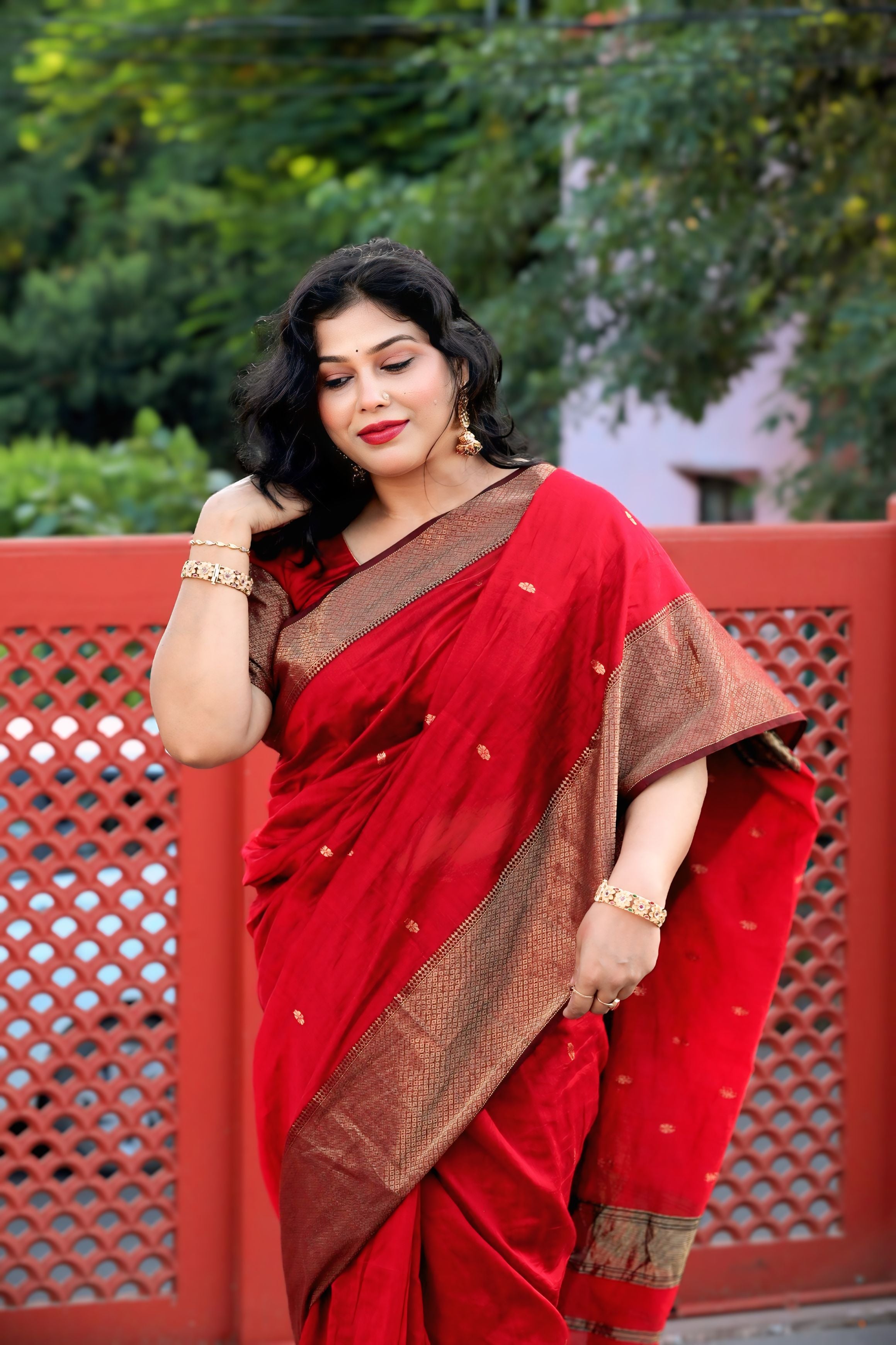 Red Handloom Maheshwari Silk Saree with Golden Zari Border