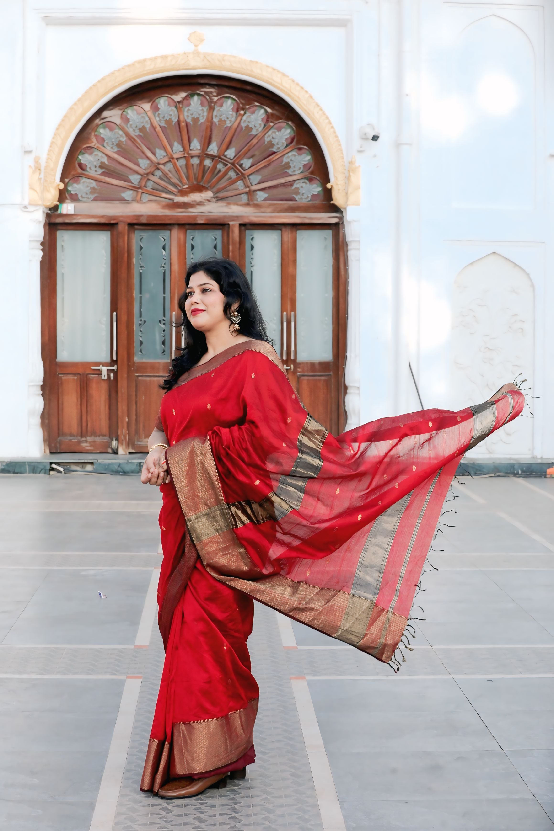 Red Handloom Maheshwari Silk Saree with Golden Zari Border