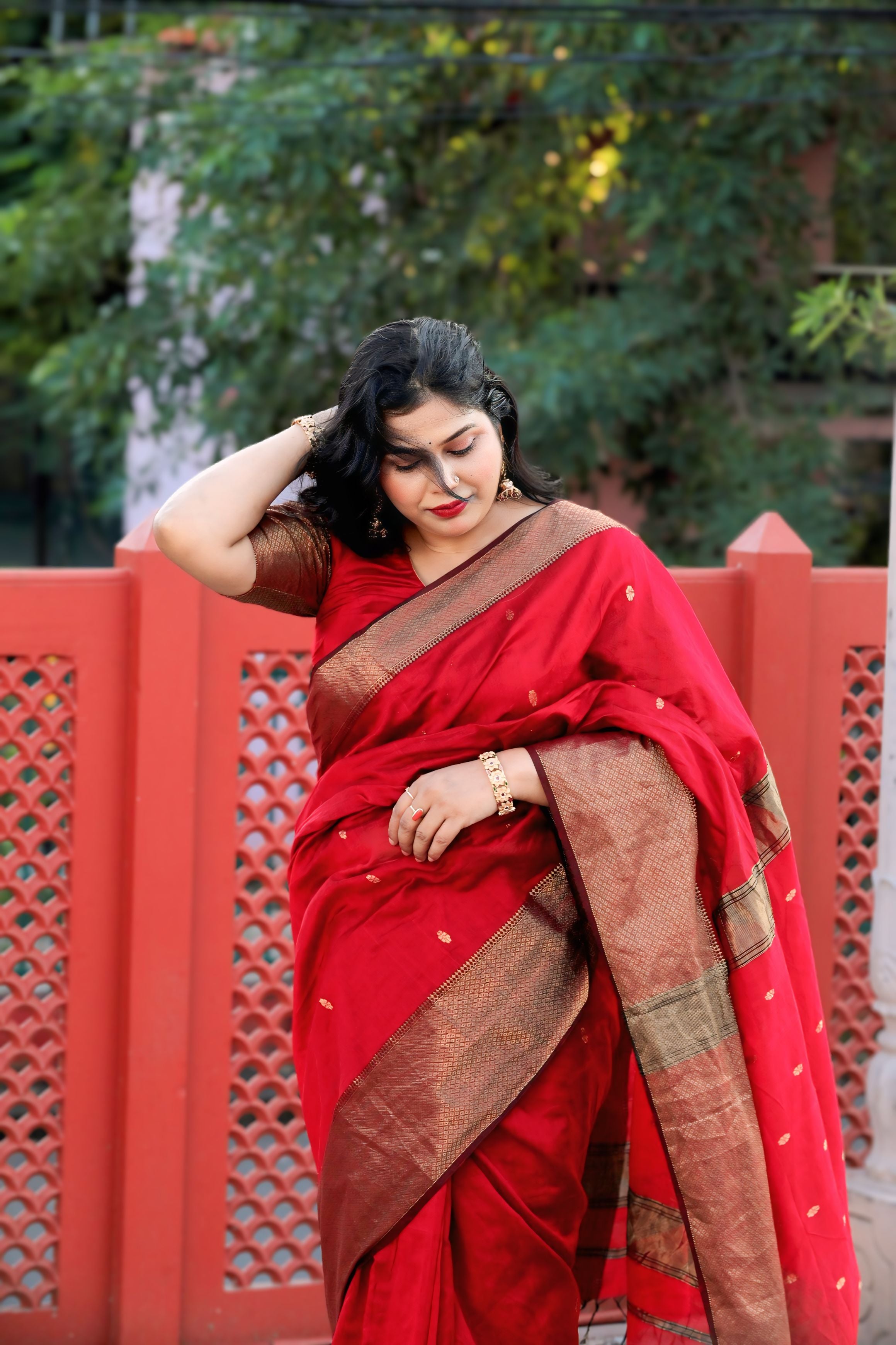 Red Handloom Maheshwari Silk Saree with Golden Zari Border