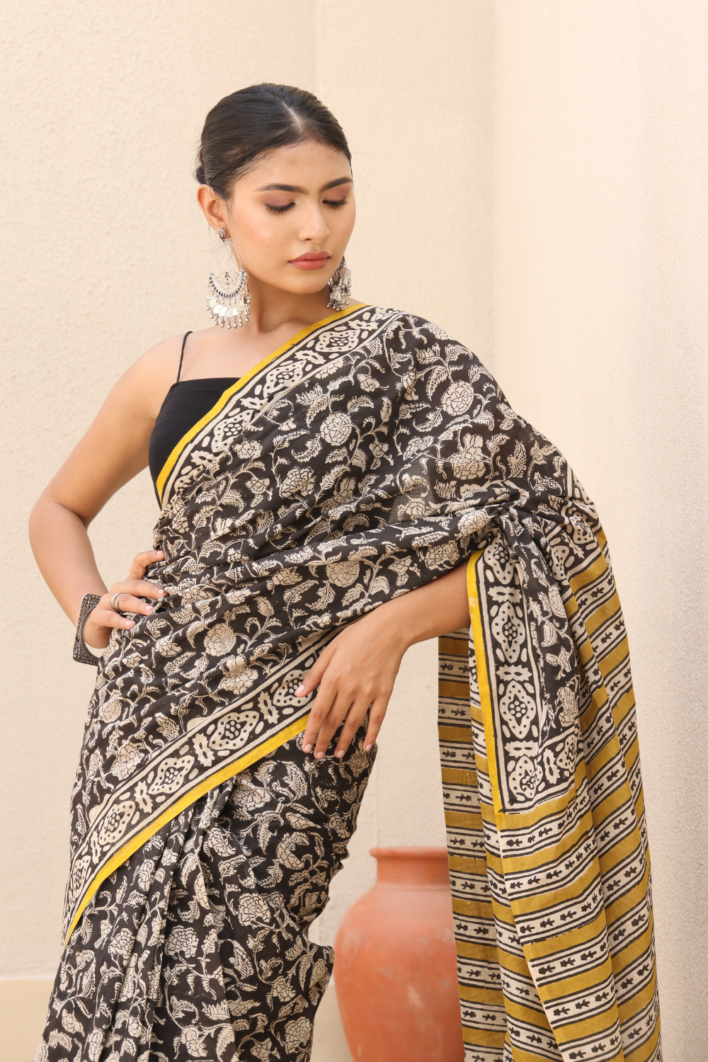 Timeless Black Bagru Print Linen Saree – Handcrafted Elegance & Comfort