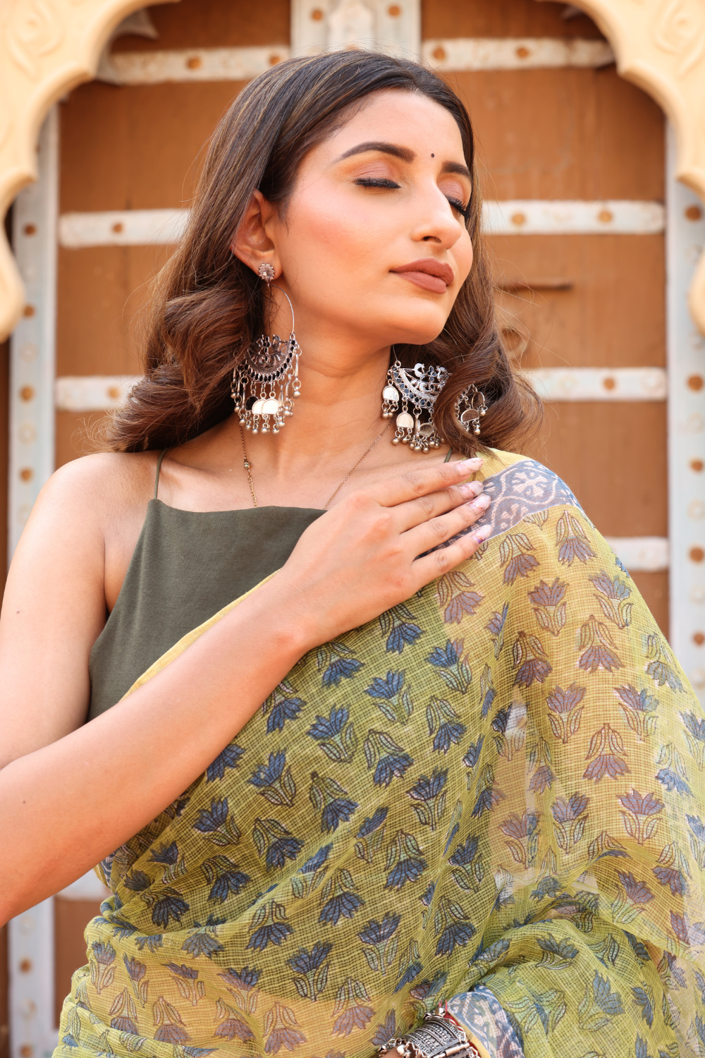 Elegant Olive Green Kota Doria Saree – Lightweight, Sheer & Timelessly Graceful