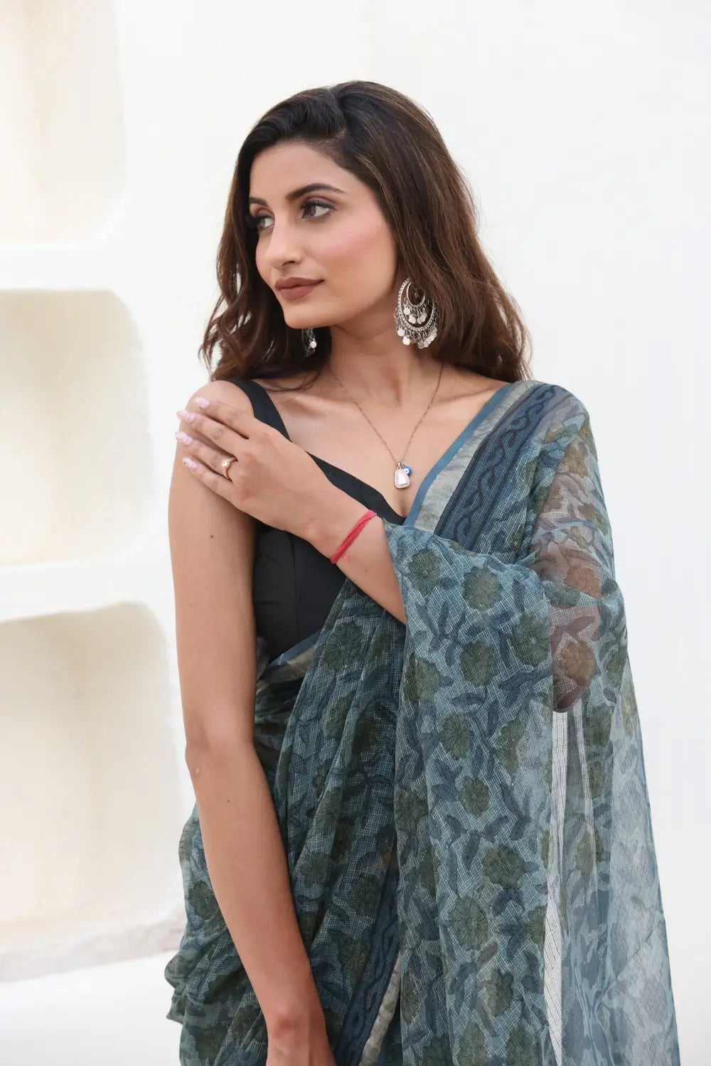 Vibrant Emerald Green Kota Doria Saree – Light, Airy & Effortlessly Elegant