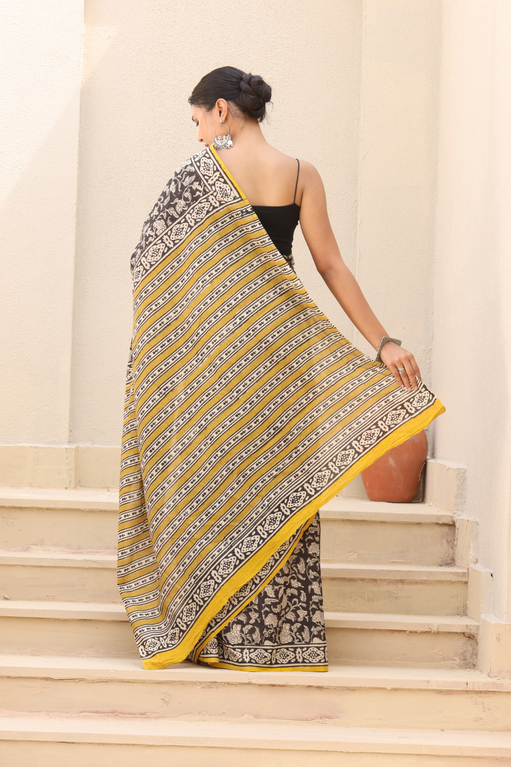 Timeless Black Bagru Print Linen Saree – Handcrafted Elegance & Comfort