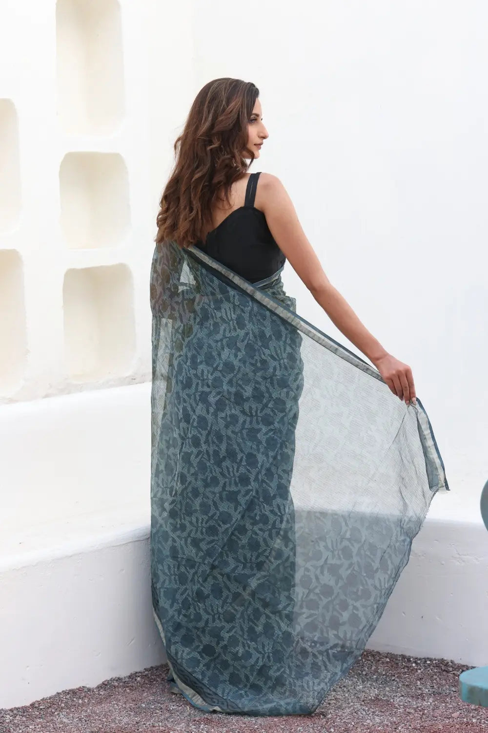 Vibrant Emerald Green Kota Doria Saree – Light, Airy & Effortlessly Elegant