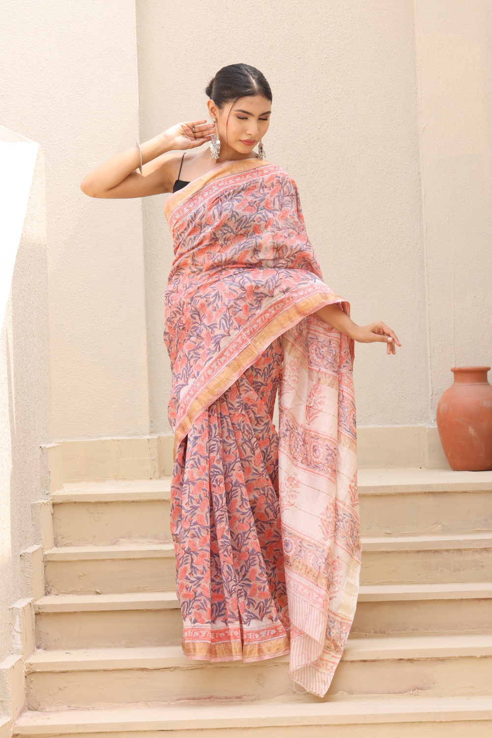 Graceful Pink Maheshwari Silk Saree – Elegant & Lightweight Drape