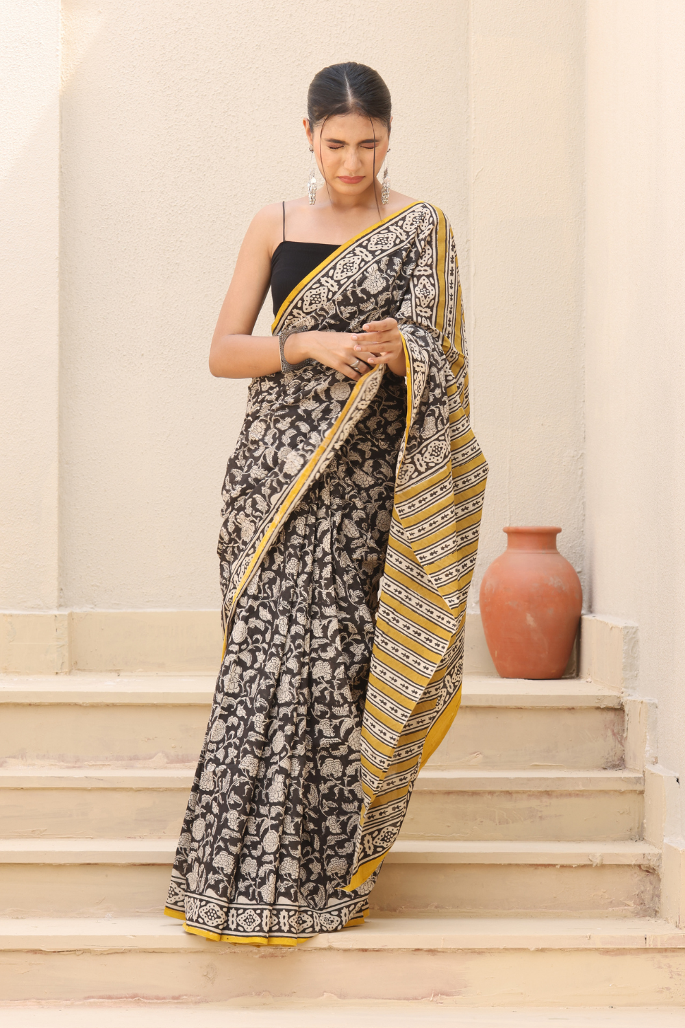 Timeless Black Bagru Print Linen Saree – Handcrafted Elegance & Comfort