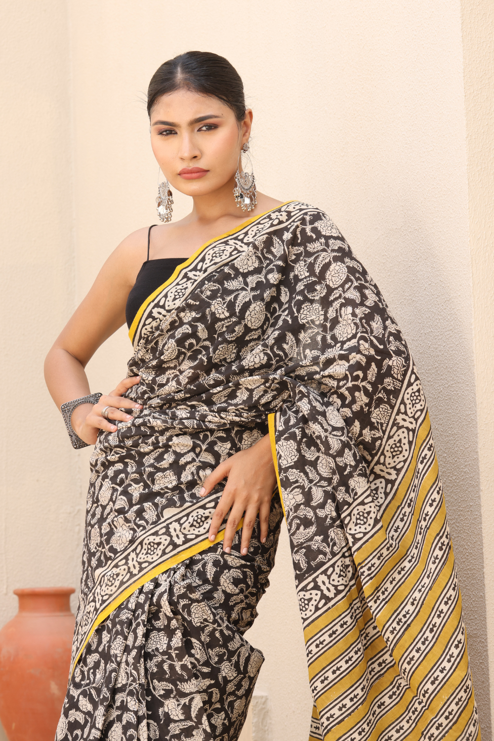 Timeless Black Bagru Print Linen Saree – Handcrafted Elegance & Comfort