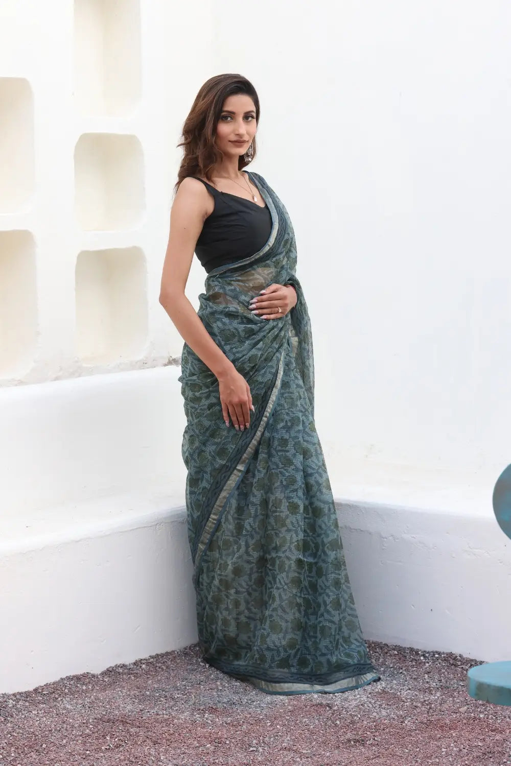 Vibrant Emerald Green Kota Doria Saree – Light, Airy & Effortlessly Elegant