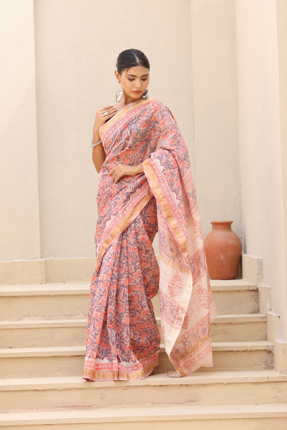 Graceful Pink Maheshwari Silk Saree – Elegant & Lightweight Drape