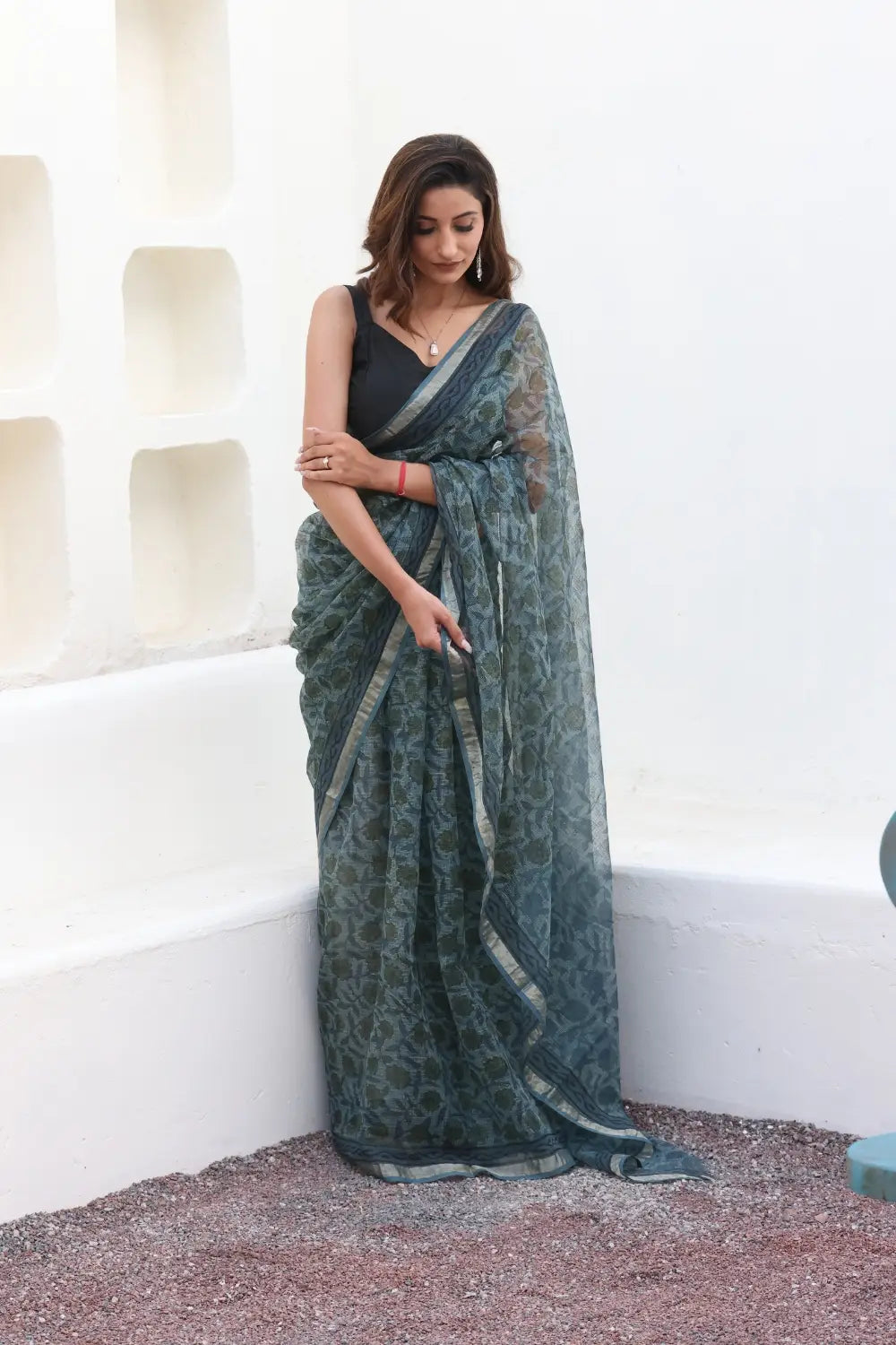 Vibrant Emerald Green Kota Doria Saree – Light, Airy & Effortlessly Elegant