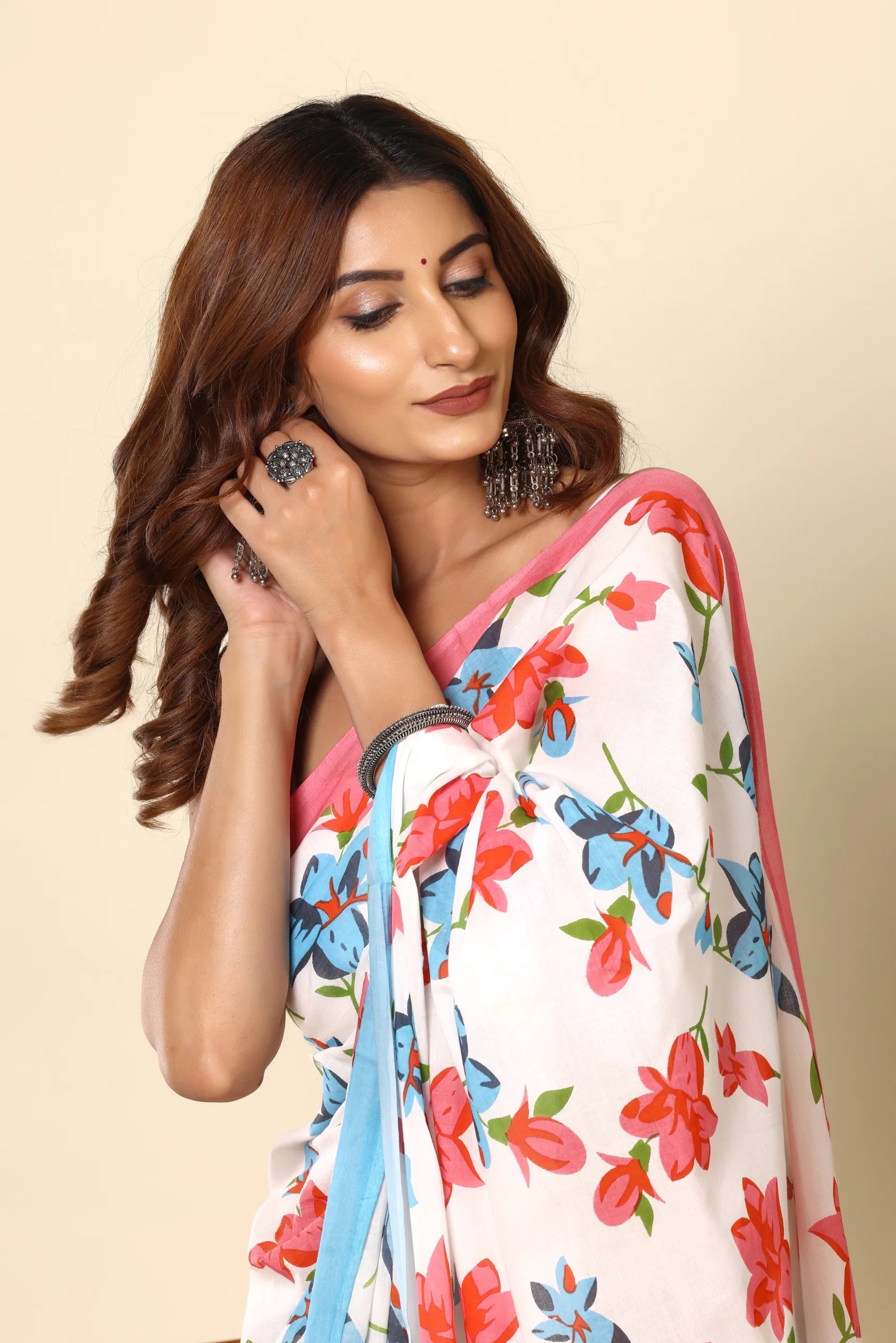 White Floral Printed Lightweight Casual Summer Saree