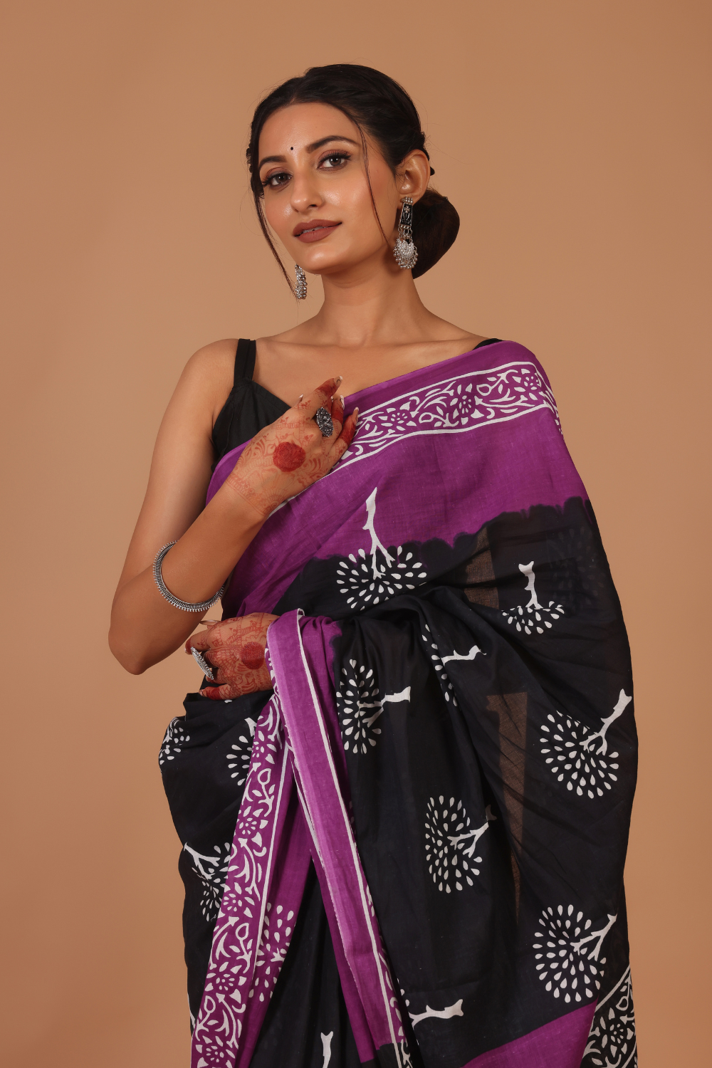 Elegant Black Saree with Rich Purple Border – A Classic Fusion of Timeless Sophistication