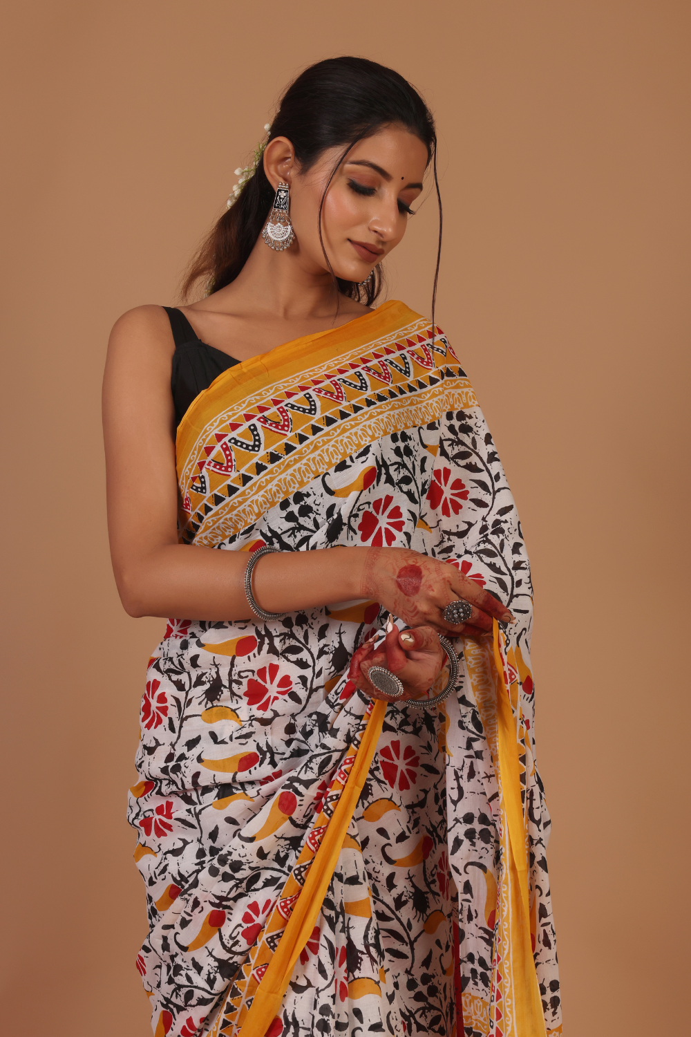 Bright White Base Saree with Multicolor Pattern – Vibrant, Stylish & Contemporary